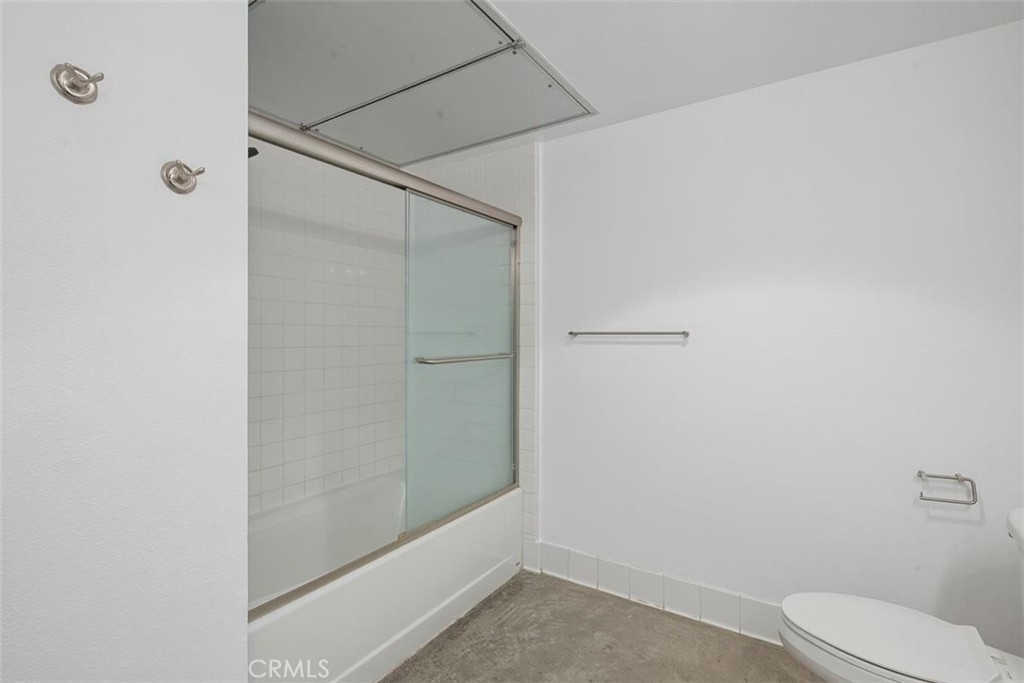 835 Locust Avenue 317 Property Photo 26