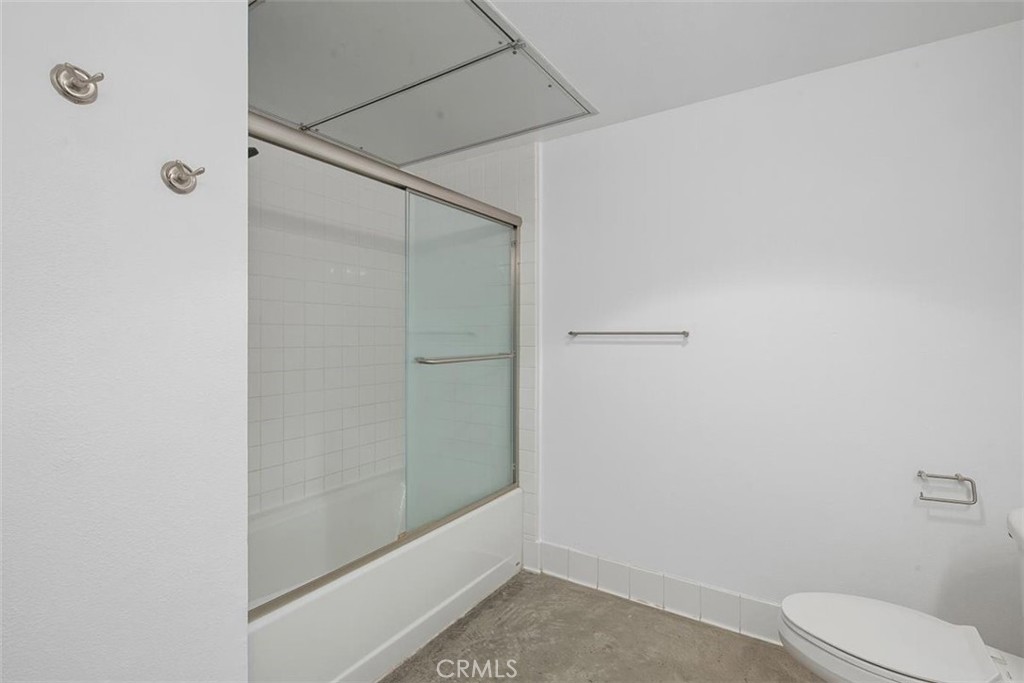 835 Locust Avenue 317 Property Photo 26