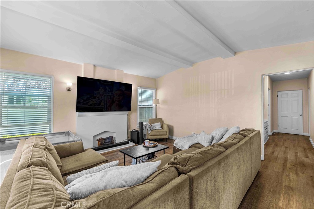 219 E Bort Street Property Photo 4