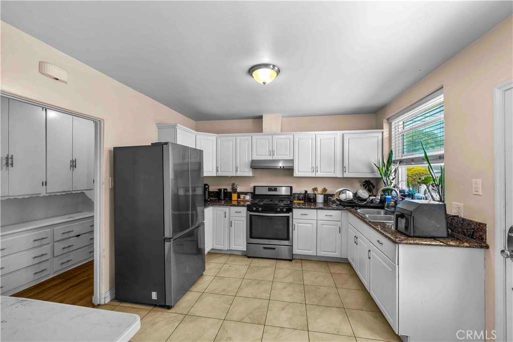 219 E Bort Street Property Photo 9