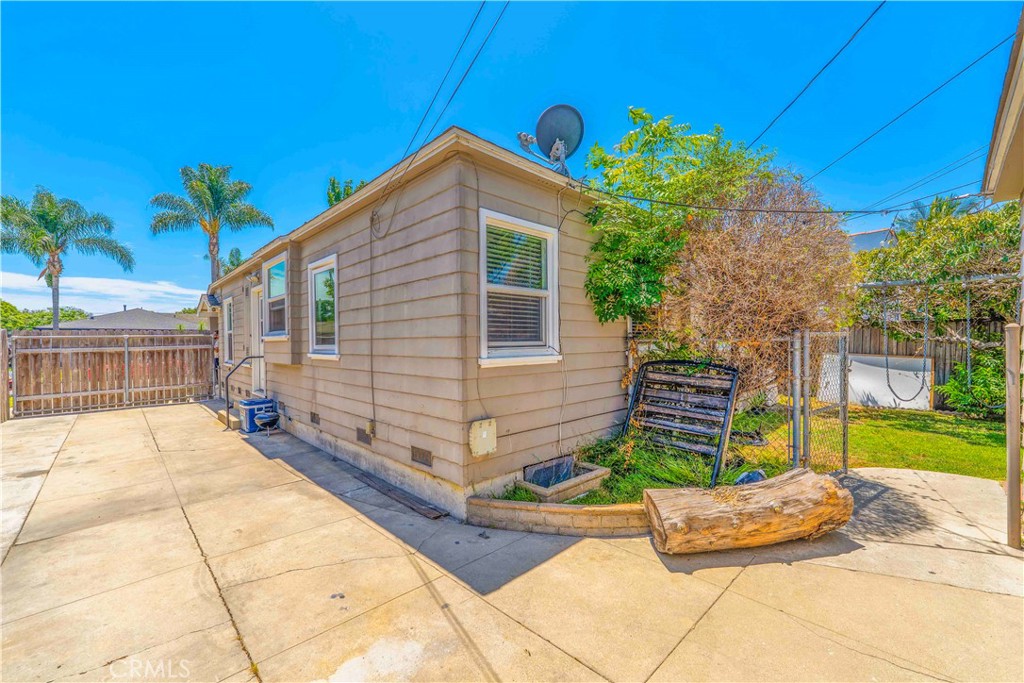 219 E Bort Street Property Photo 14