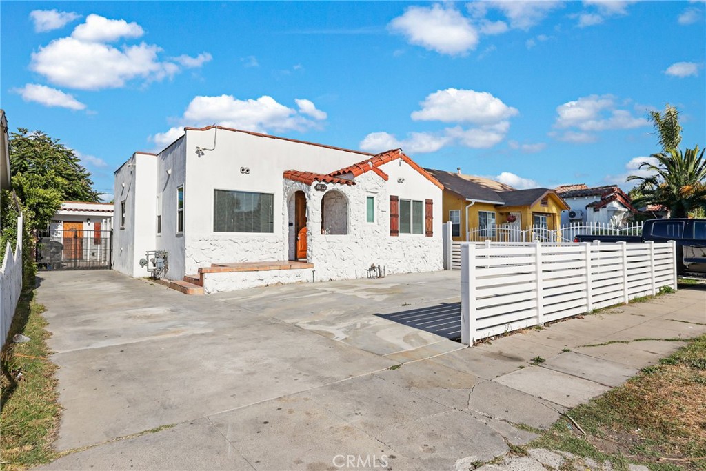 6612 2nd Property Photo 1
