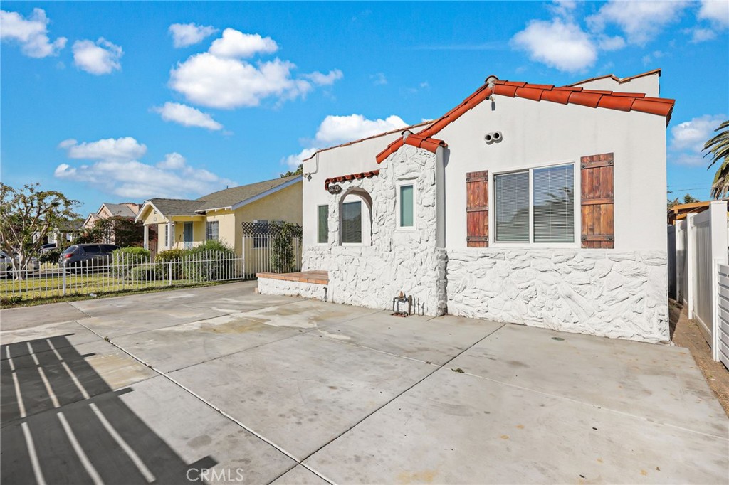 6612 2nd Property Photo 4
