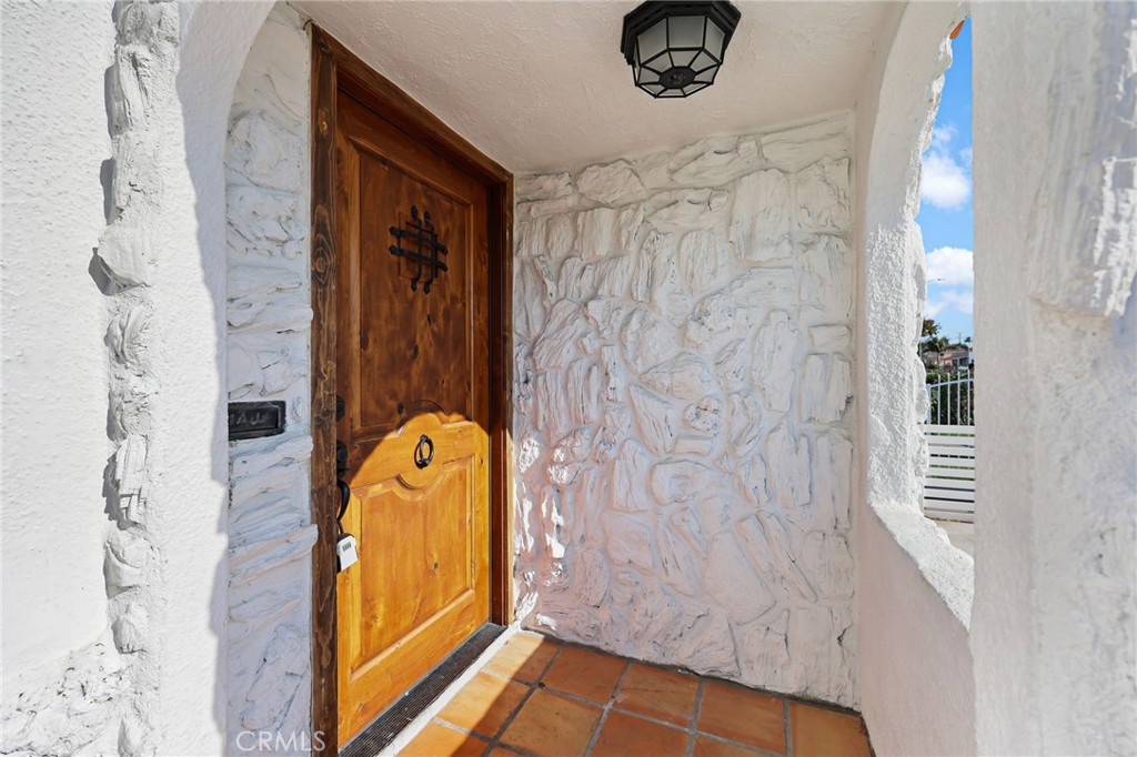 6612 2nd Property Photo 5