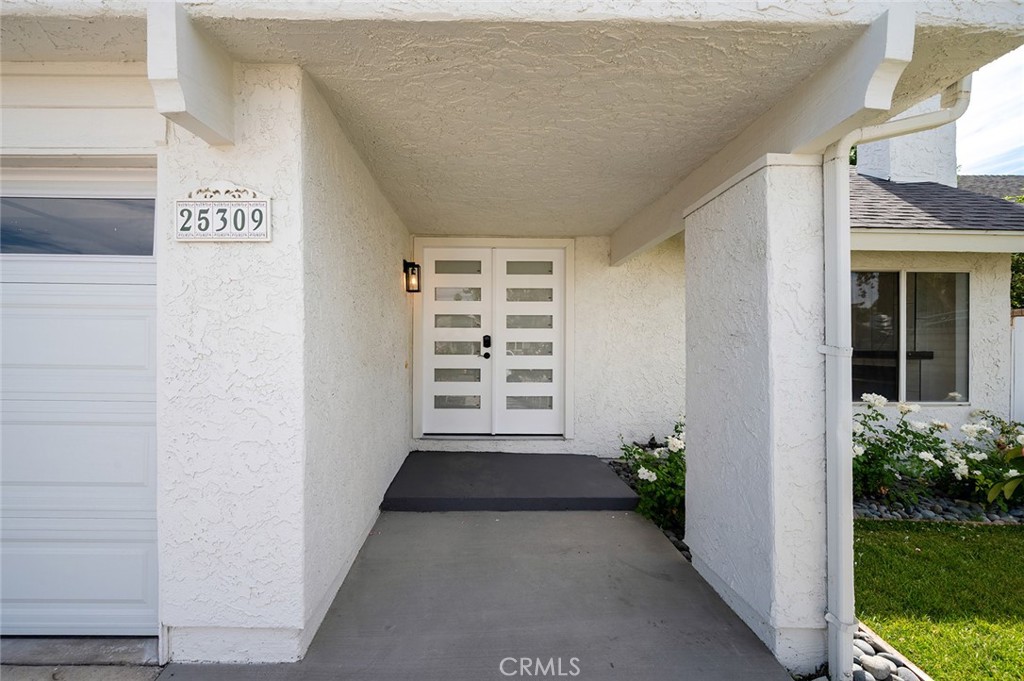25309 Via Ramon Property Photo 4