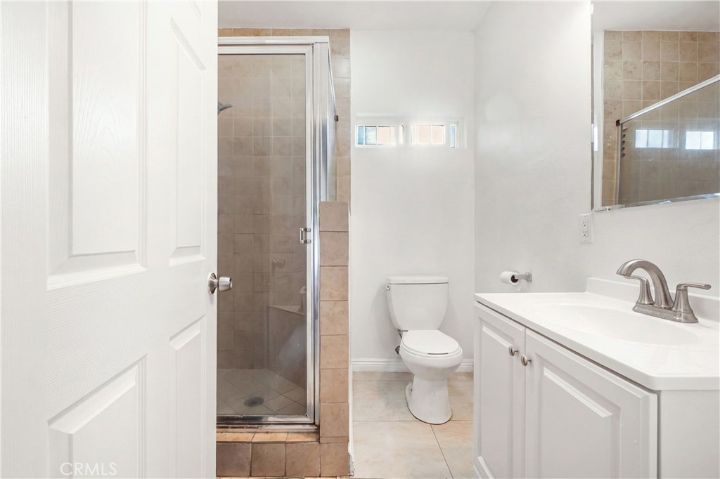433 W 55th Property Photo 15
