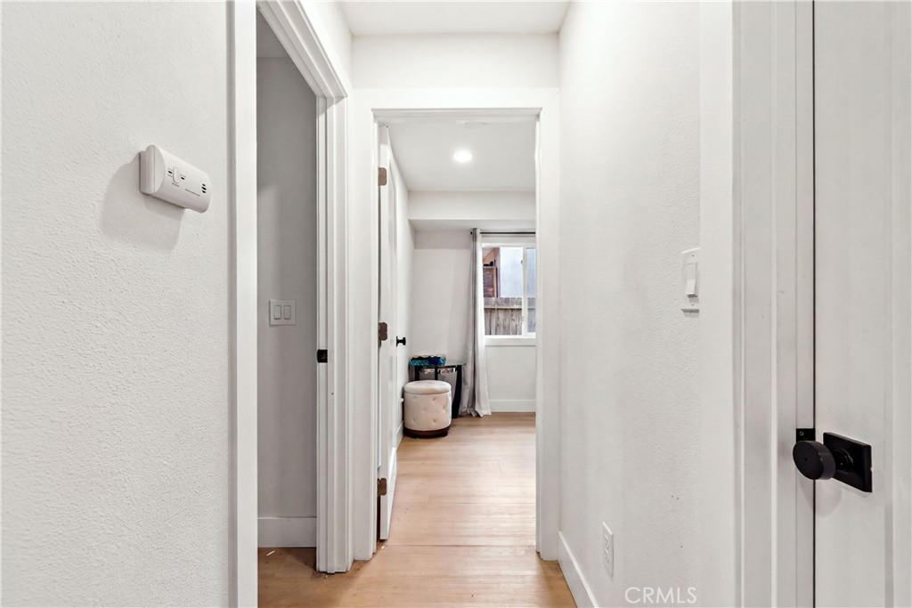 433 W 55th Property Photo 29