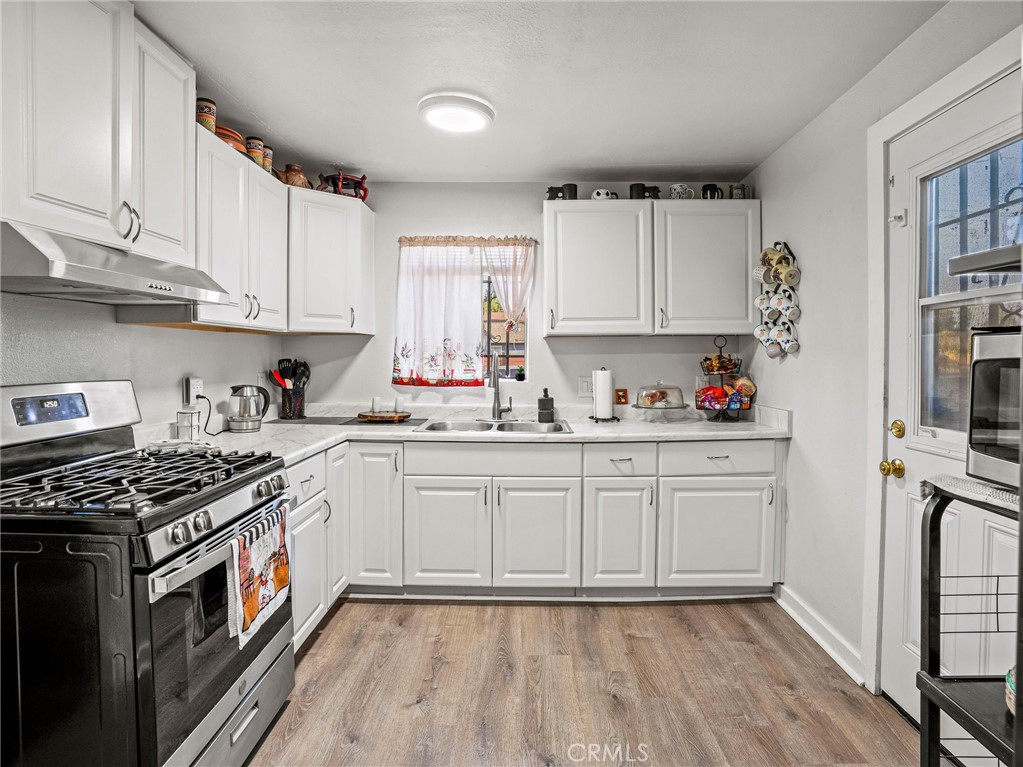12400 S Wilmington Property Photo 3