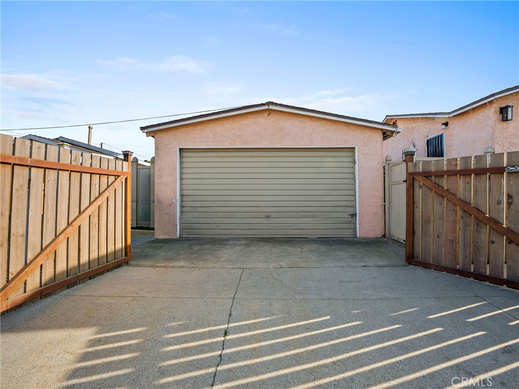 12400 S Wilmington Property Photo 8