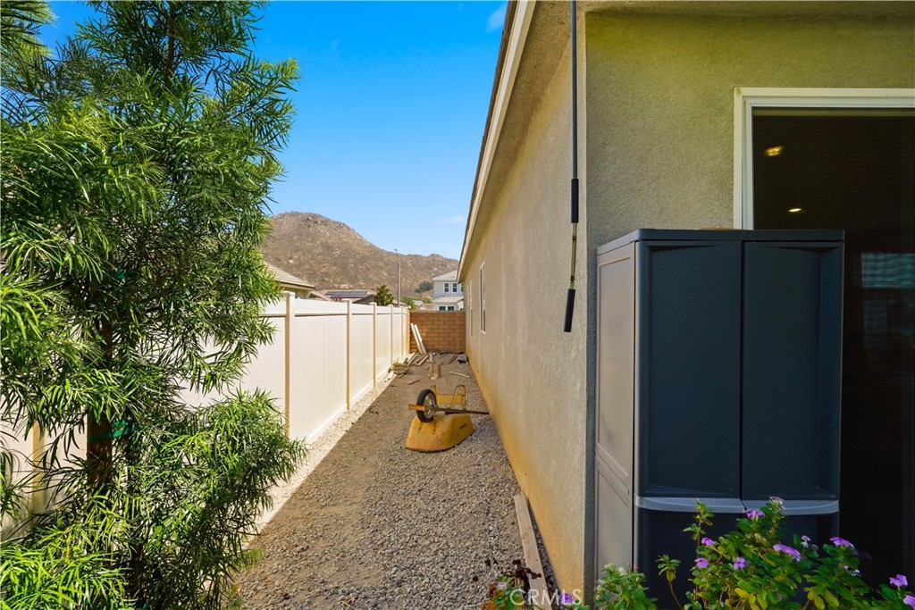 21185 Telegraph Property Photo 40