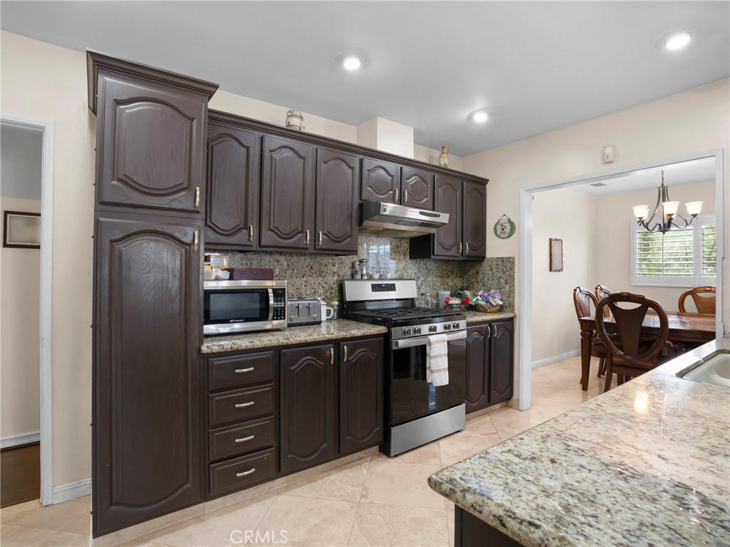 9708 Pomering Property Photo 9