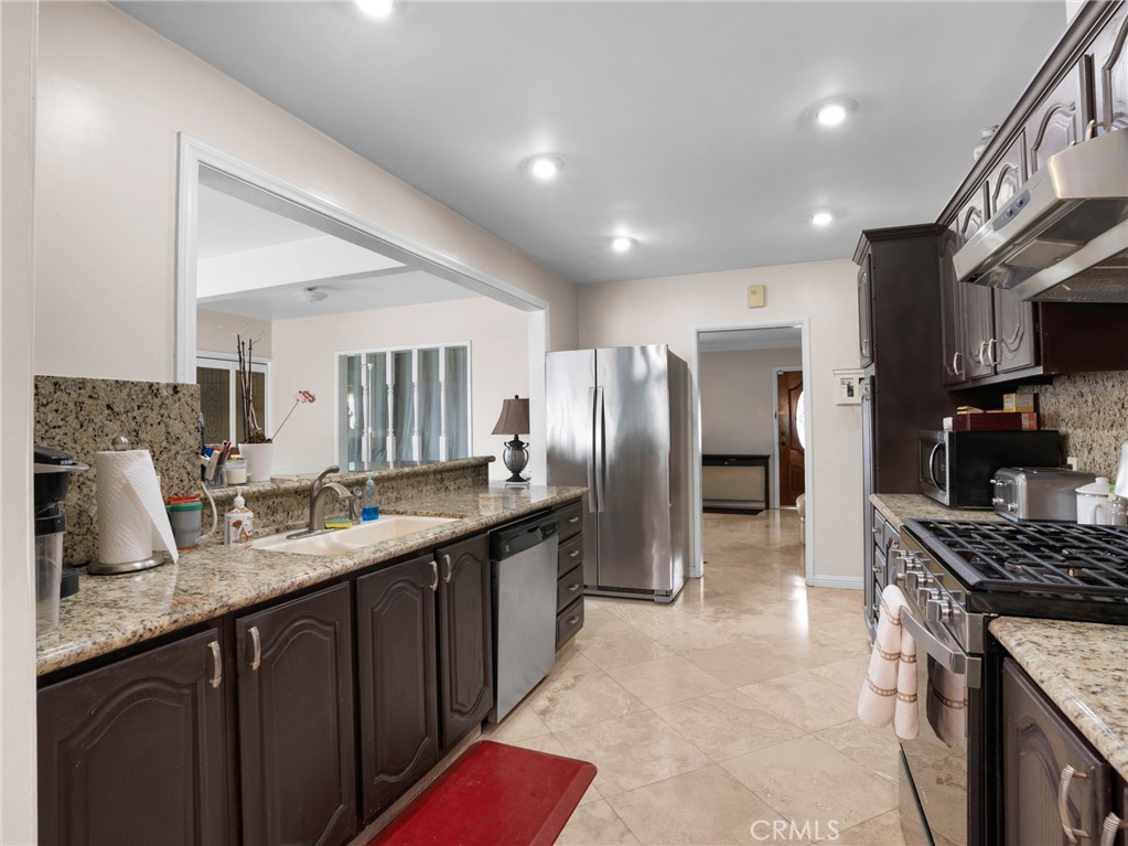 9708 Pomering Property Photo 10