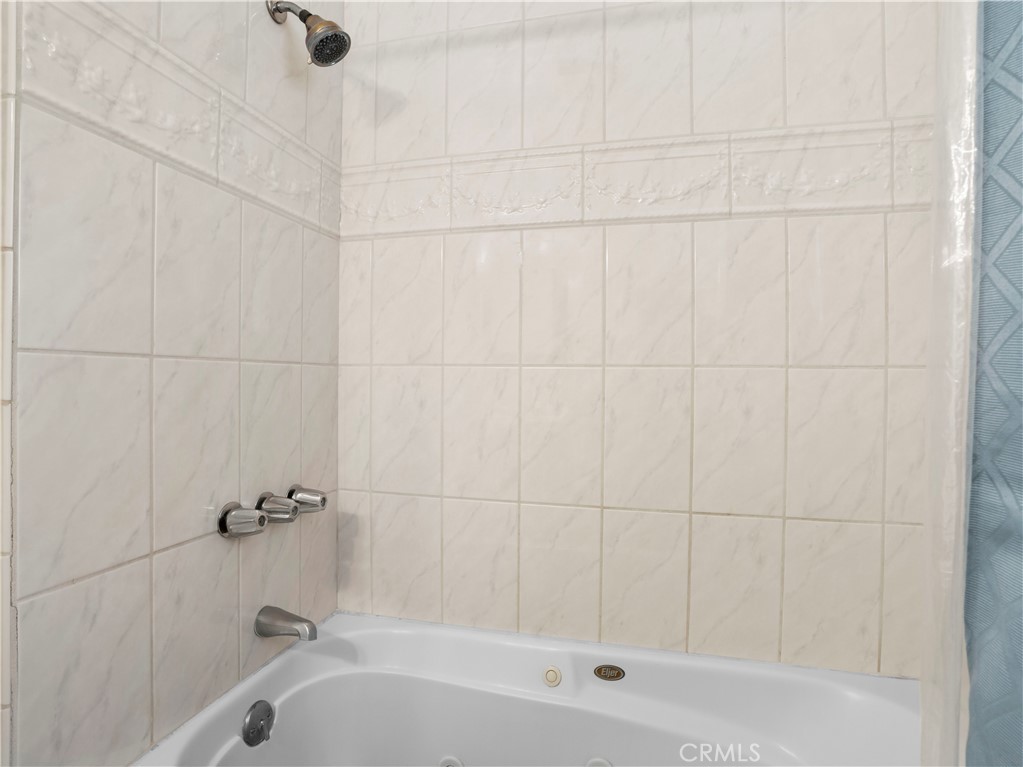 9708 Pomering Property Photo 17