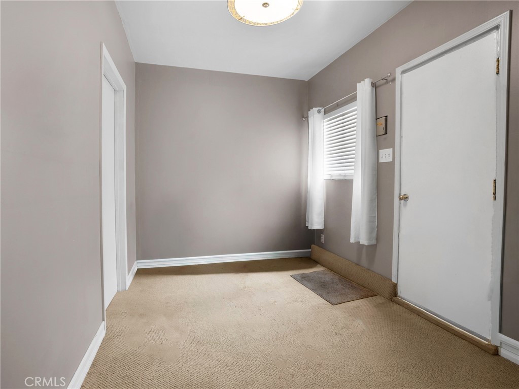 9708 Pomering Property Photo 25