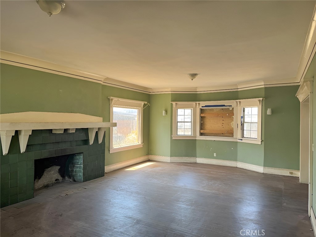 1749 W 49th Property Photo 2