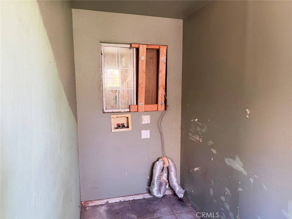 1749 W 49th Property Photo 13