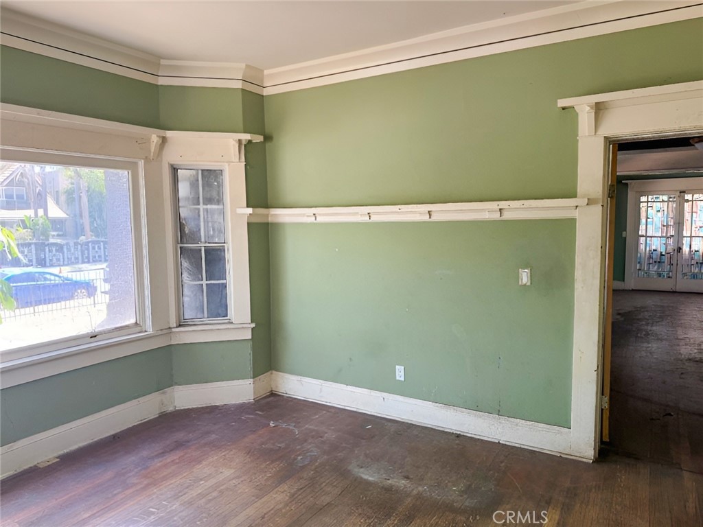1749 W 49th Property Photo 14