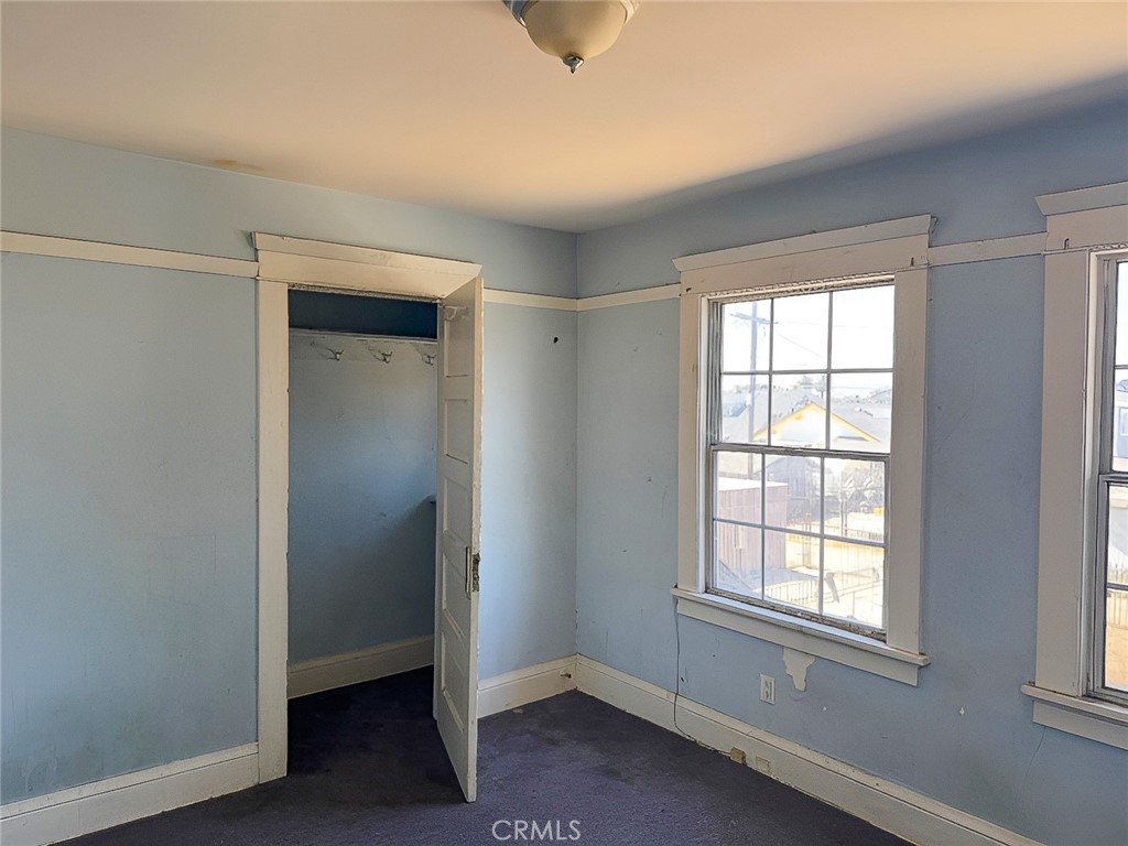 1749 W 49th Property Photo 17