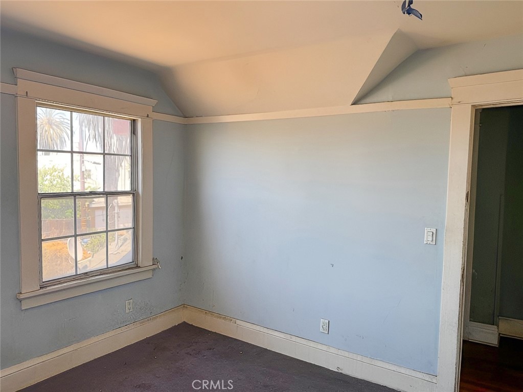 1749 W 49th Property Photo 18
