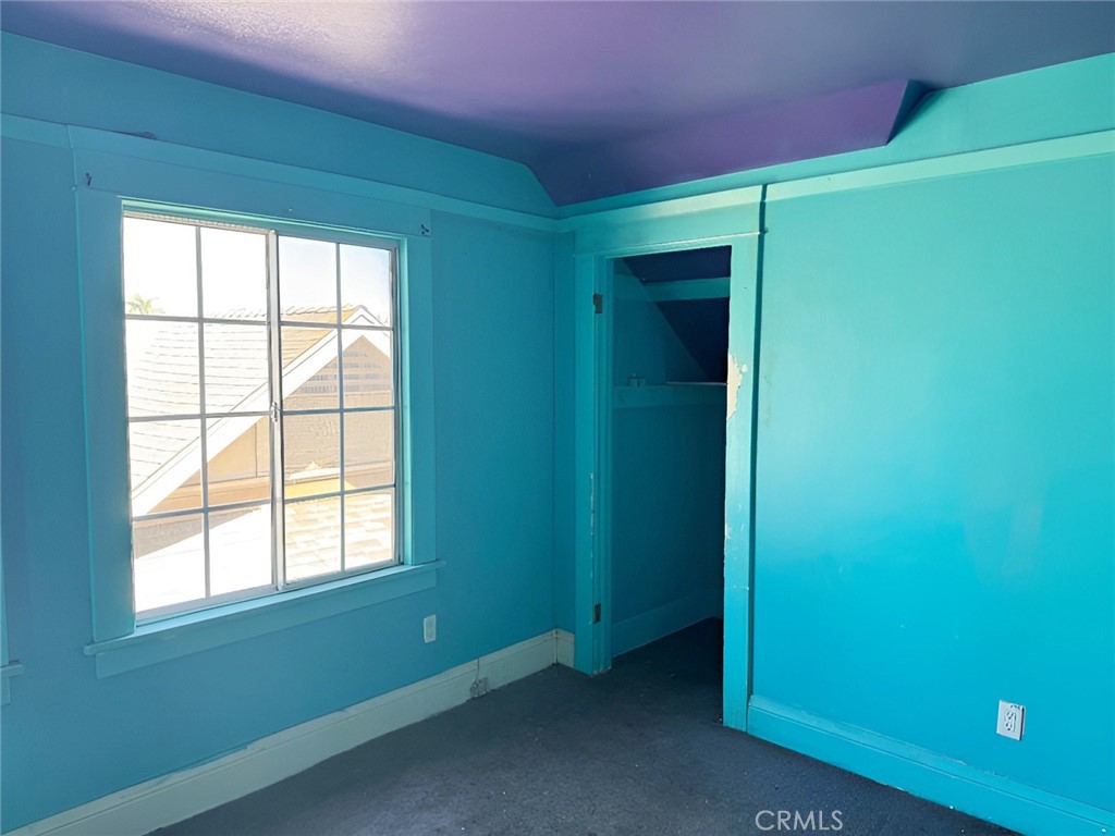 1749 W 49th Property Photo 21