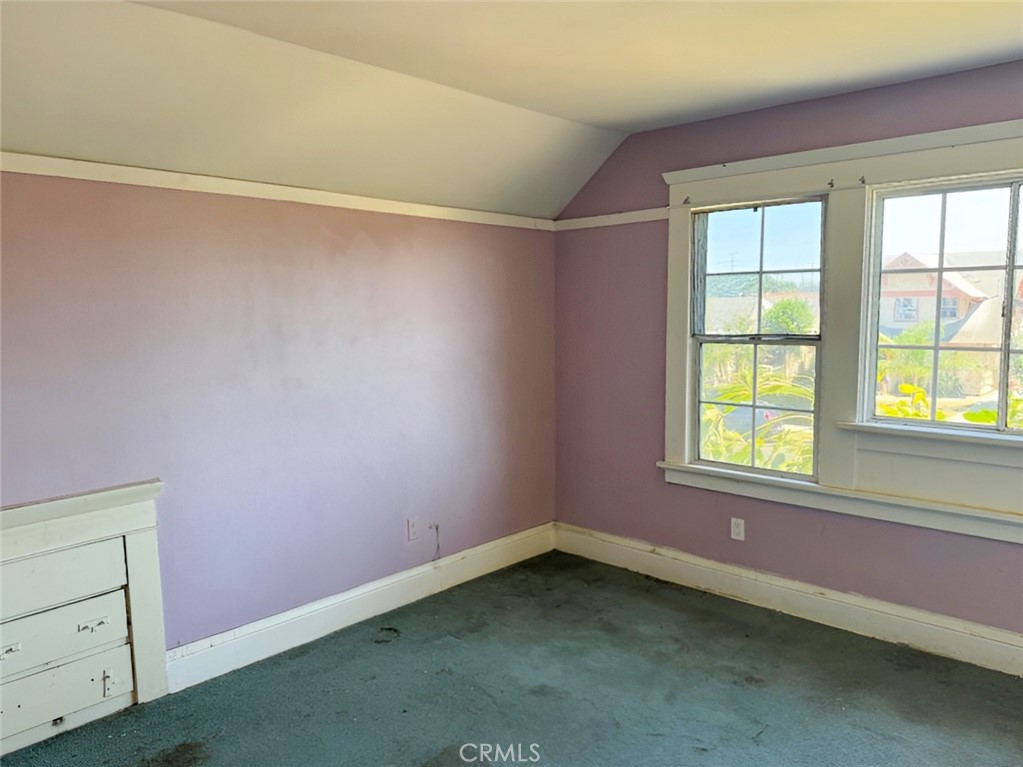1749 W 49th Property Photo 24
