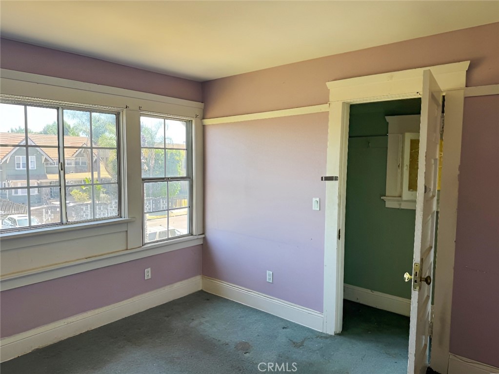 1749 W 49th Property Photo 25