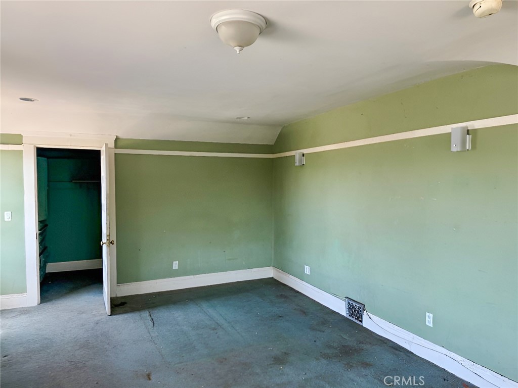 1749 W 49th Property Photo 29
