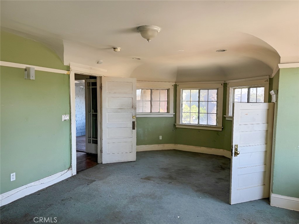 1749 W 49th Property Photo 30