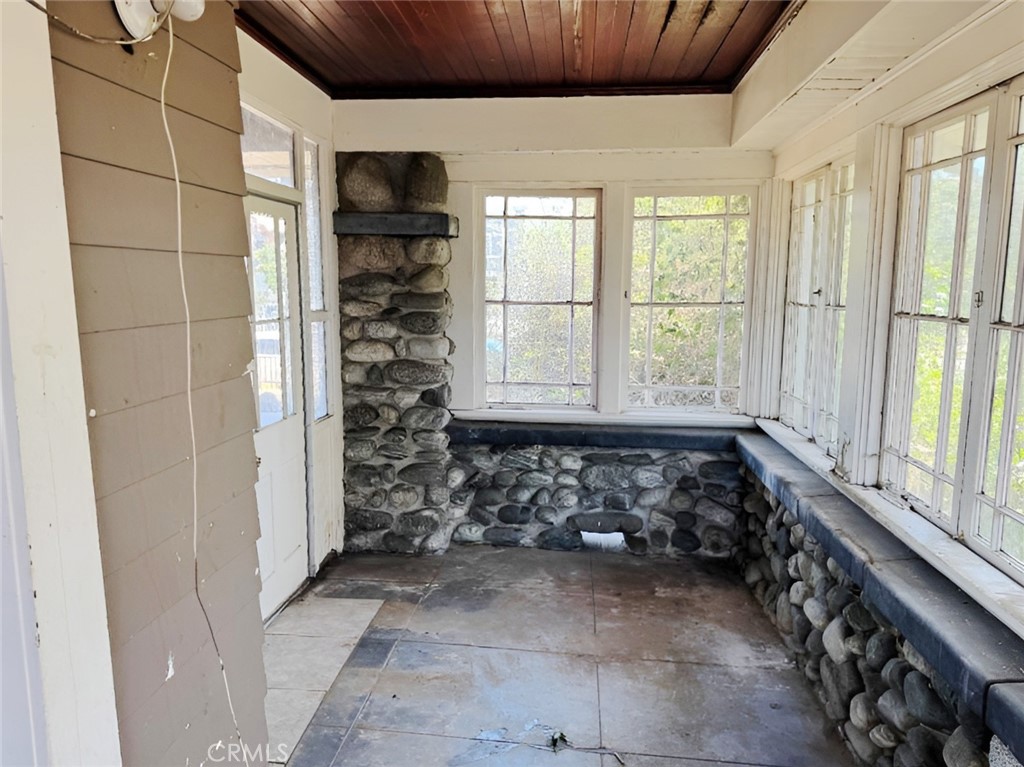 1749 W 49th Property Photo 35