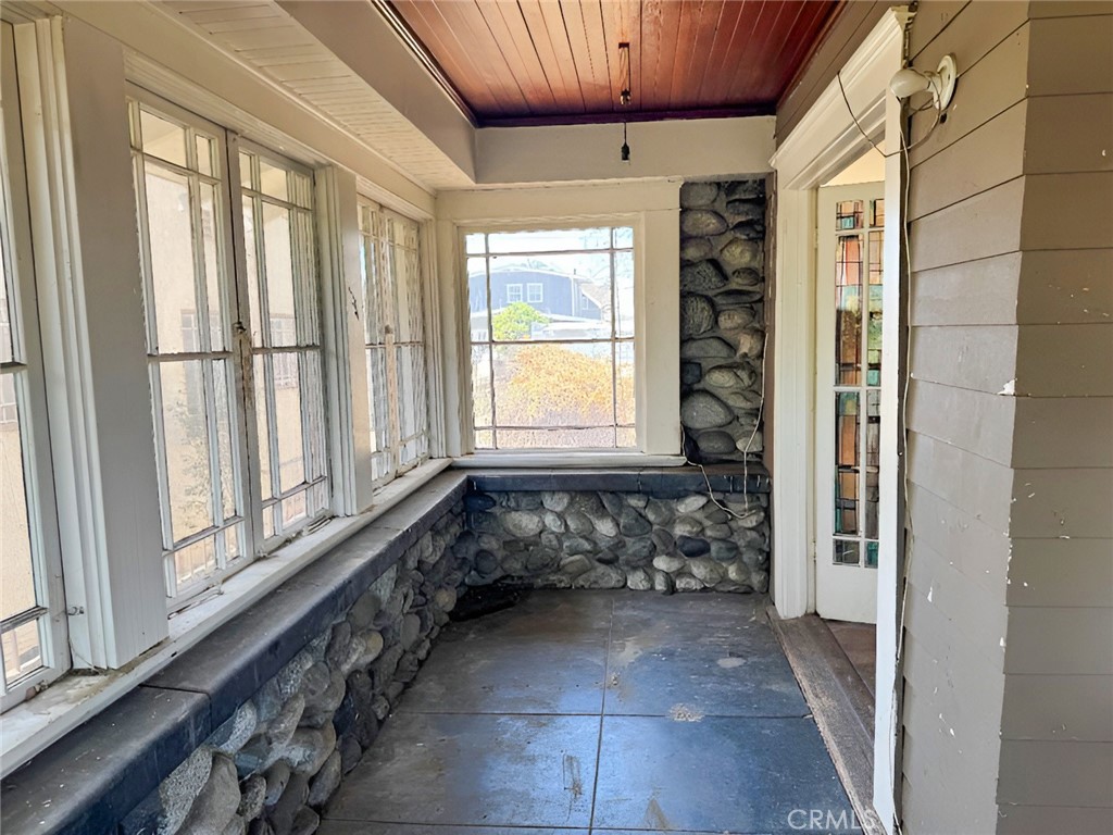 1749 W 49th Property Photo 36