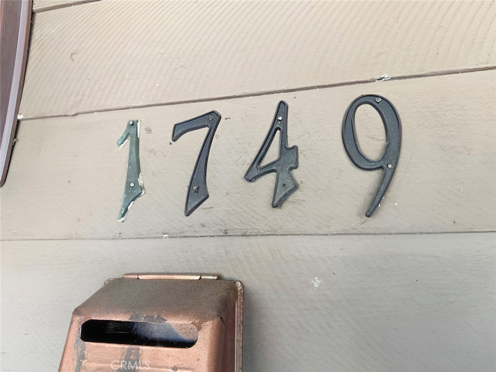 1749 W 49th Property Photo 37
