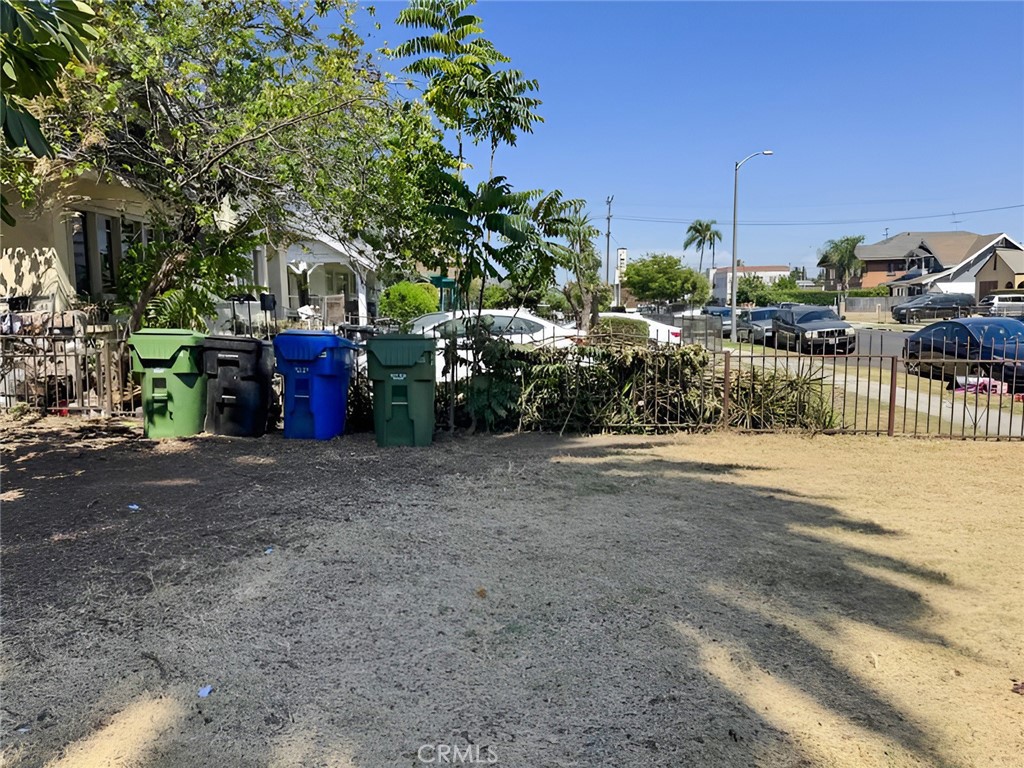 1749 W 49th Property Photo 38