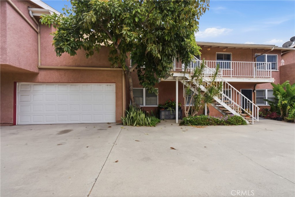 10128 Walnut E Property Photo 1