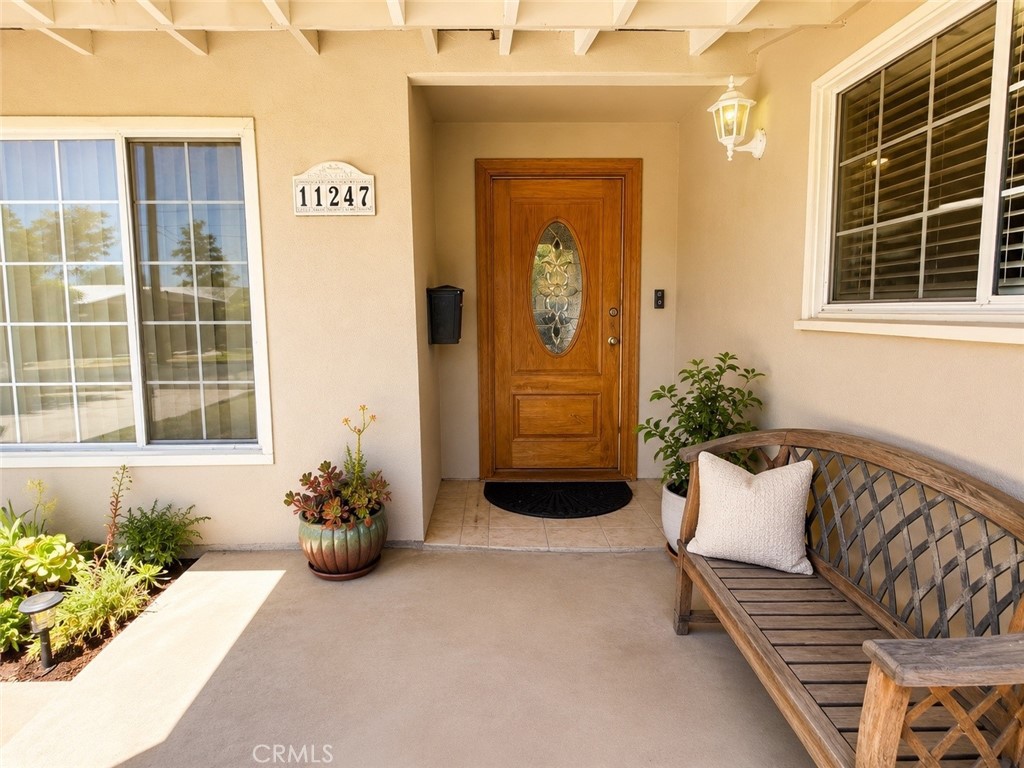 11247 Ruffner Property Photo 3