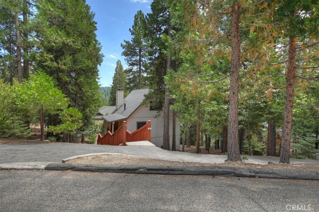 27302 Pinewood Property Photo 27