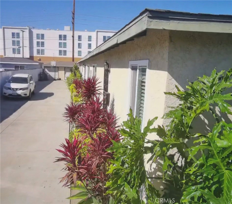 9105 Margaret Street Property Photo 4