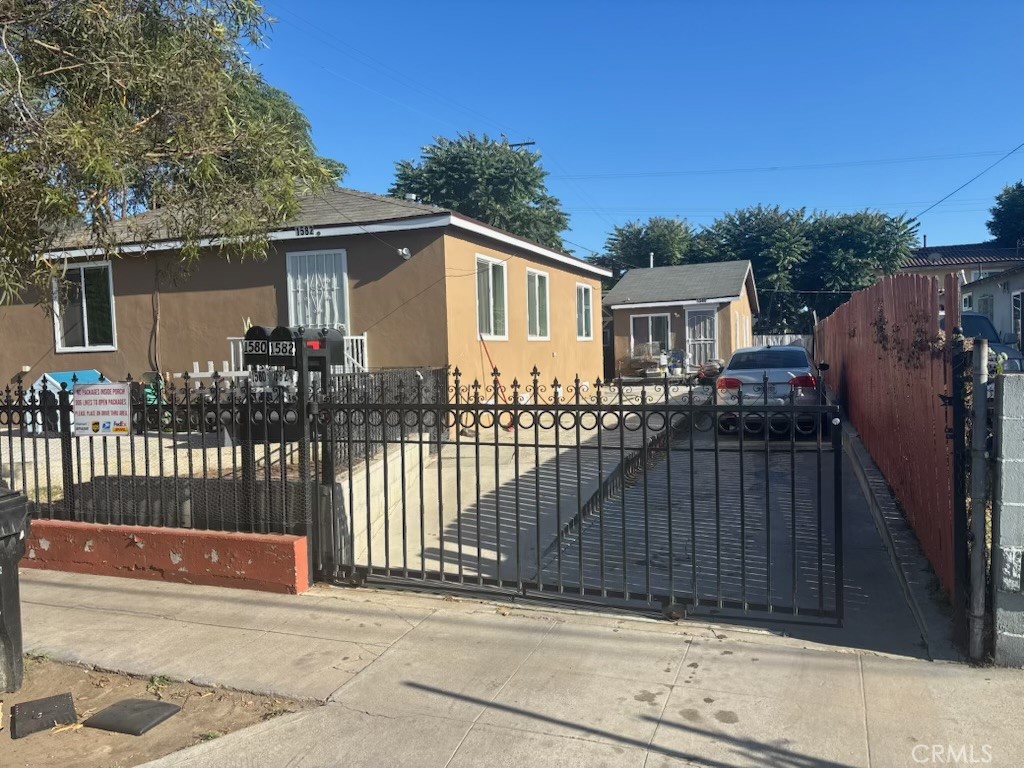 1580 E 47th Property Photo 1