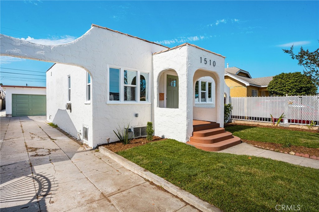 1510 W 65th Place Property Photo 3