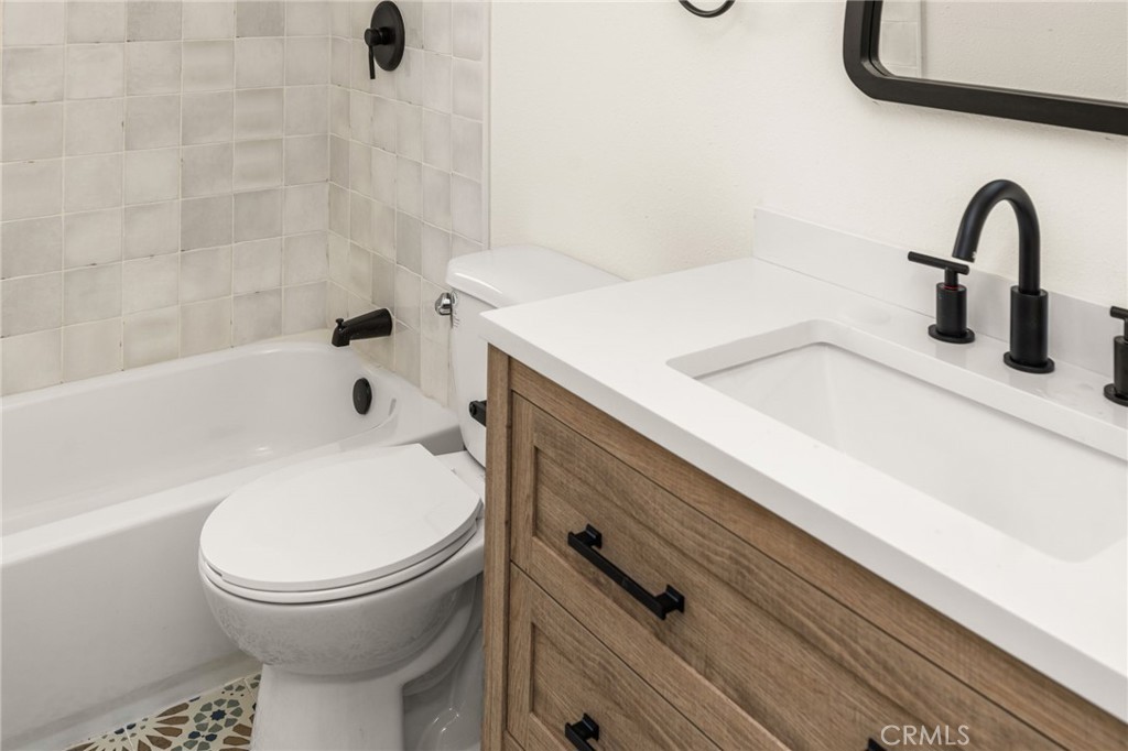 1510 W 65th Place Property Photo 17