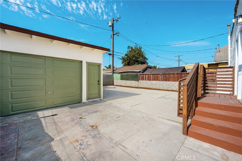 1510 W 65th Place Property Photo 24