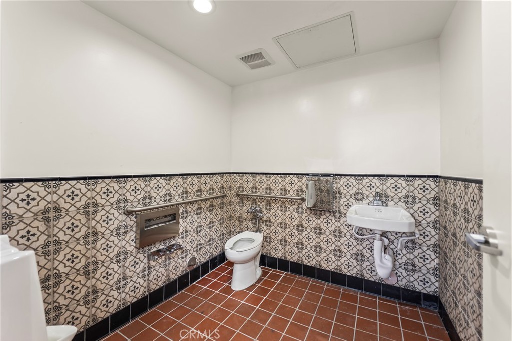 11100 Downey Property Photo 24