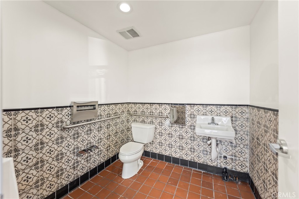 11100 Downey Property Photo 27