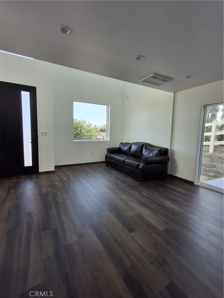 16620 Forrest Avenue Property Photo 6