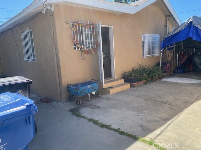 604 W 83rd Property Photo 3