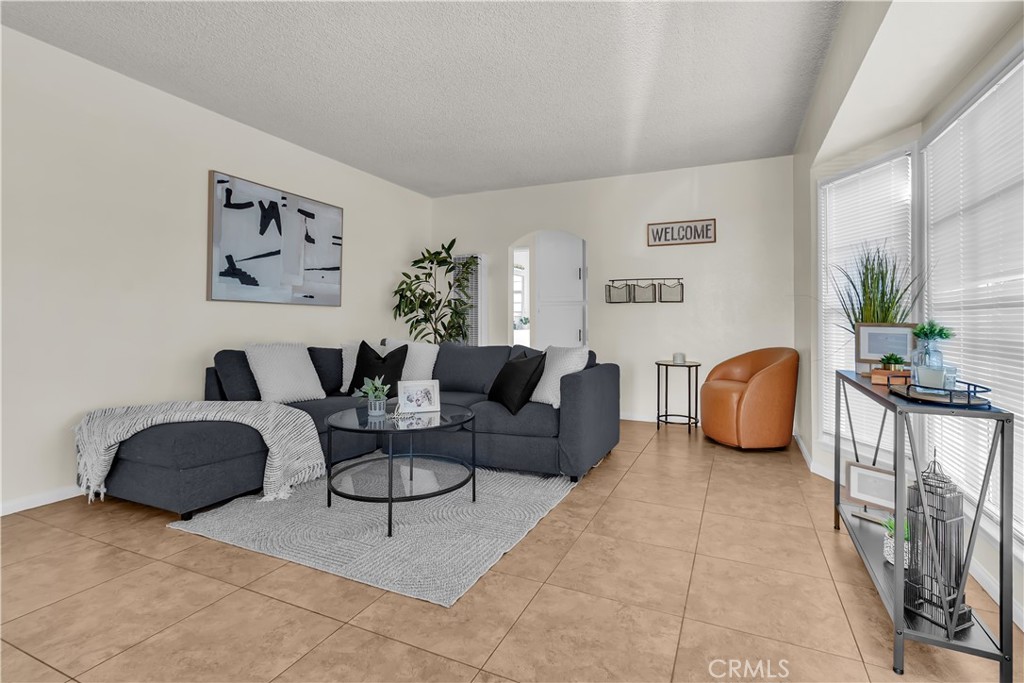2714 W Tichenor Property Photo 3