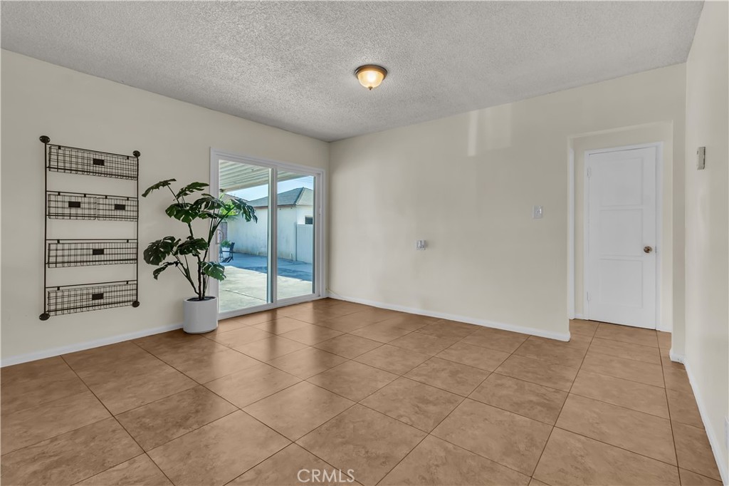 2714 W Tichenor Property Photo 12