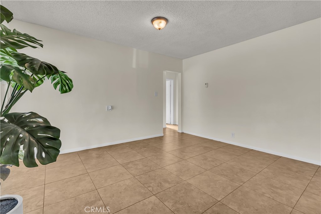 2714 W Tichenor Property Photo 13