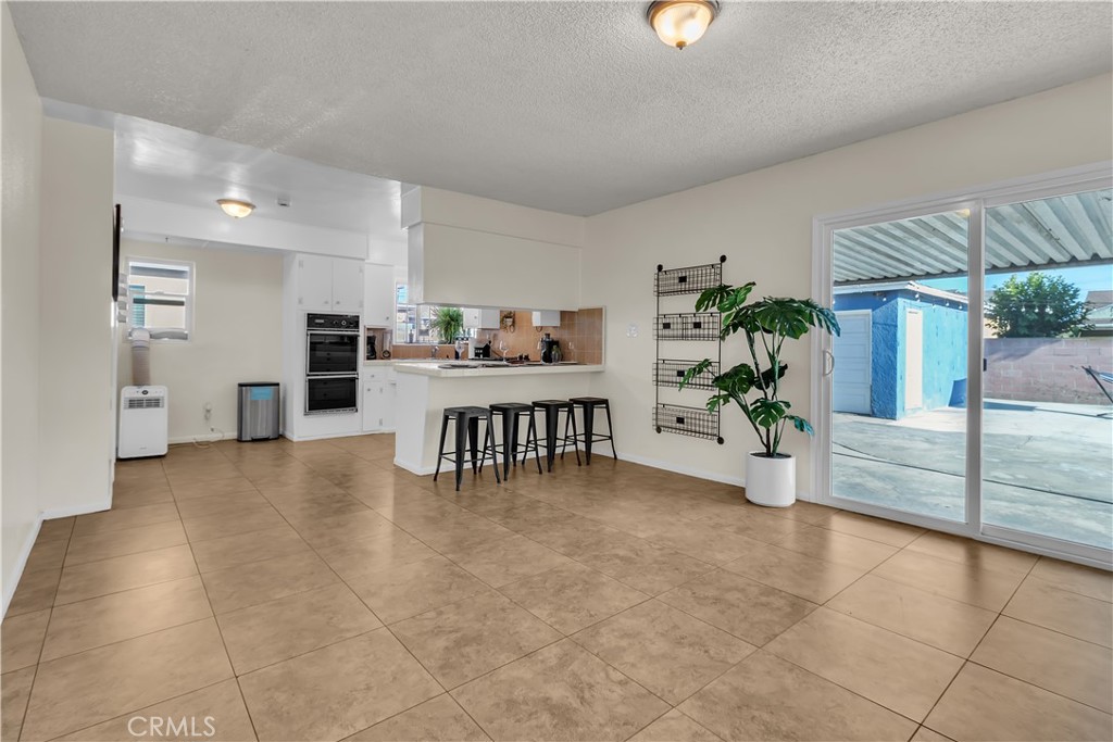 2714 W Tichenor Property Photo 15