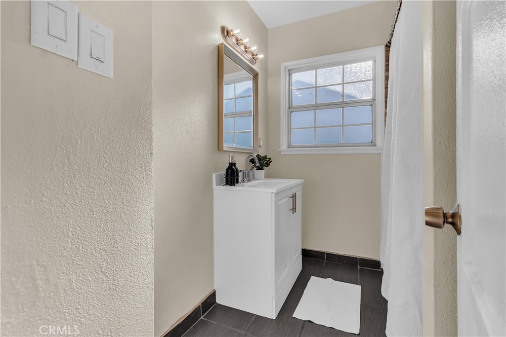 2714 W Tichenor Property Photo 17