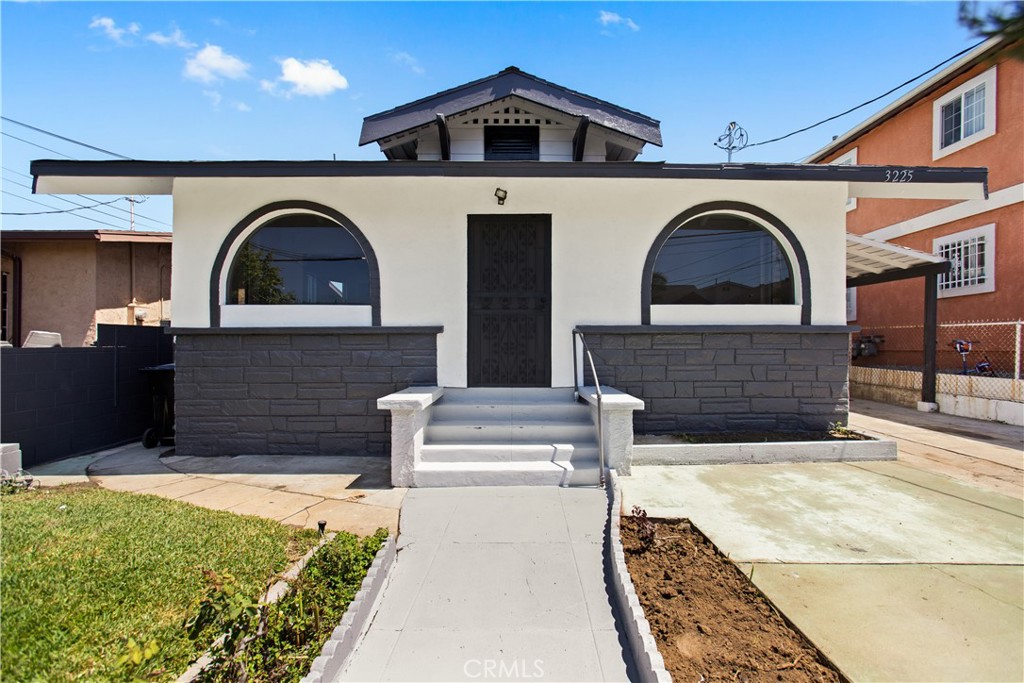 3225 Winter Property Photo 3